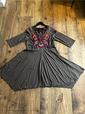 Johnny Was Los Angeles Embroidered Gray 3/4 Sleeve V-Neck Swing Dress